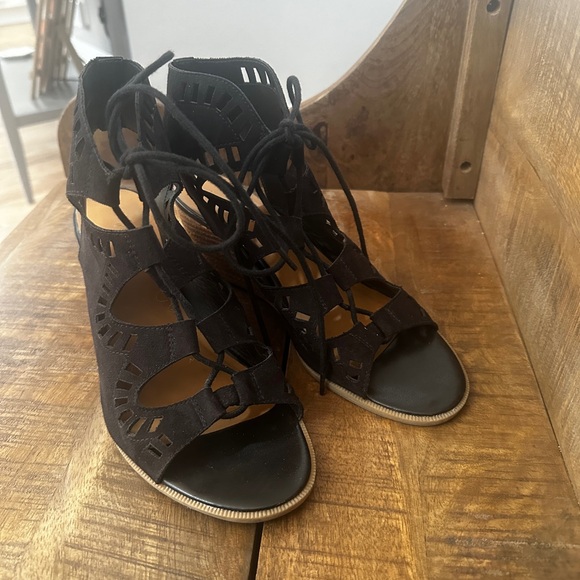 Crown Vintage Lace Up Wedge Sandals - Picture 3 of 10